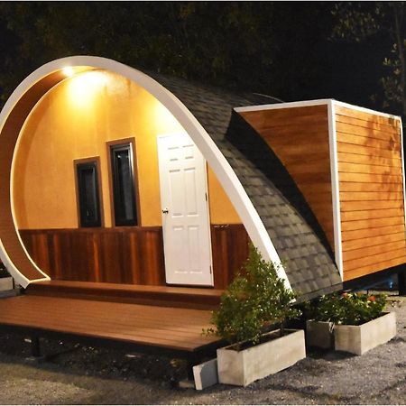 Tiny Hut Resort Bangkok Exterior photo