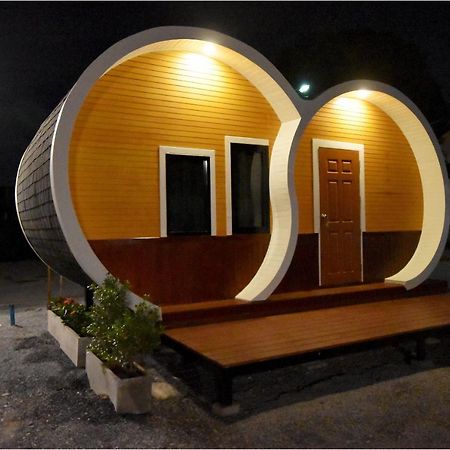 Tiny Hut Resort Bangkok Exterior photo