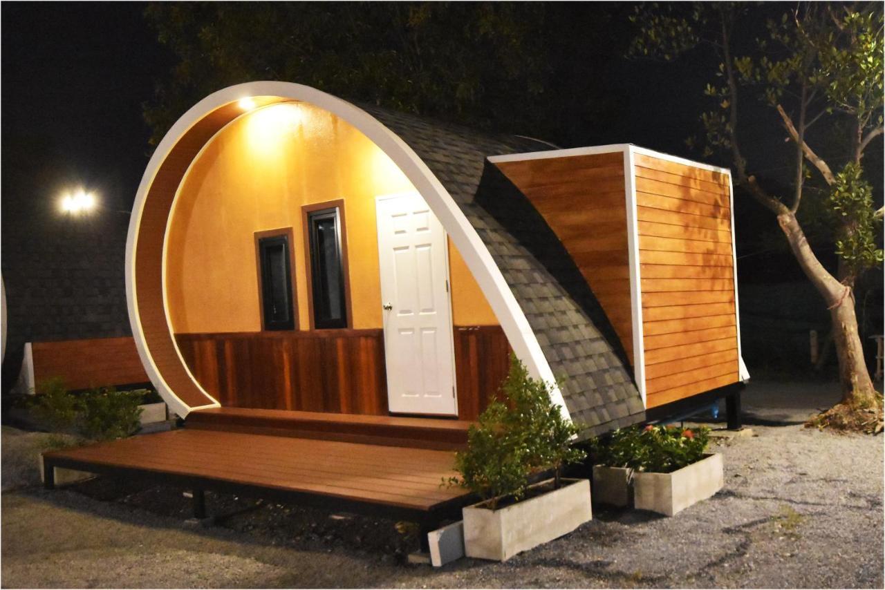 Tiny Hut Resort Bangkok Exterior photo