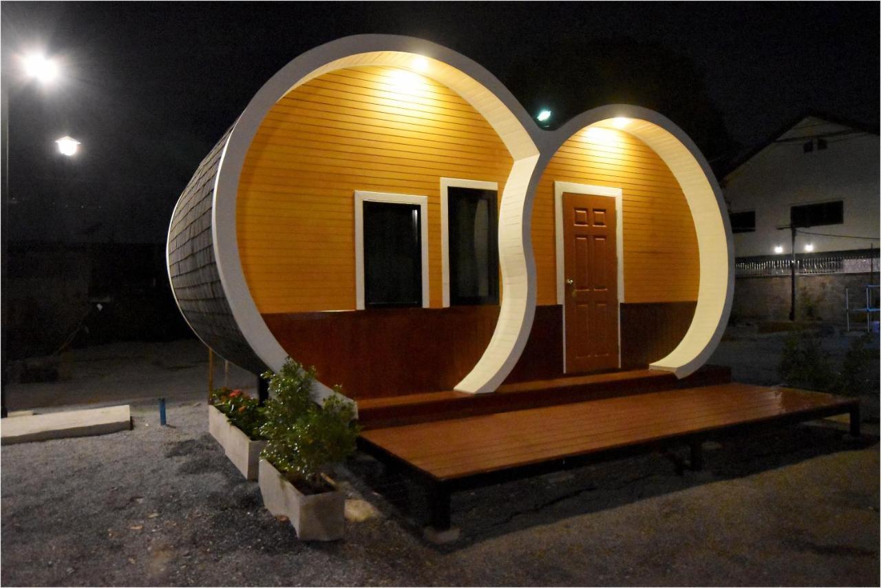 Tiny Hut Resort Bangkok Exterior photo