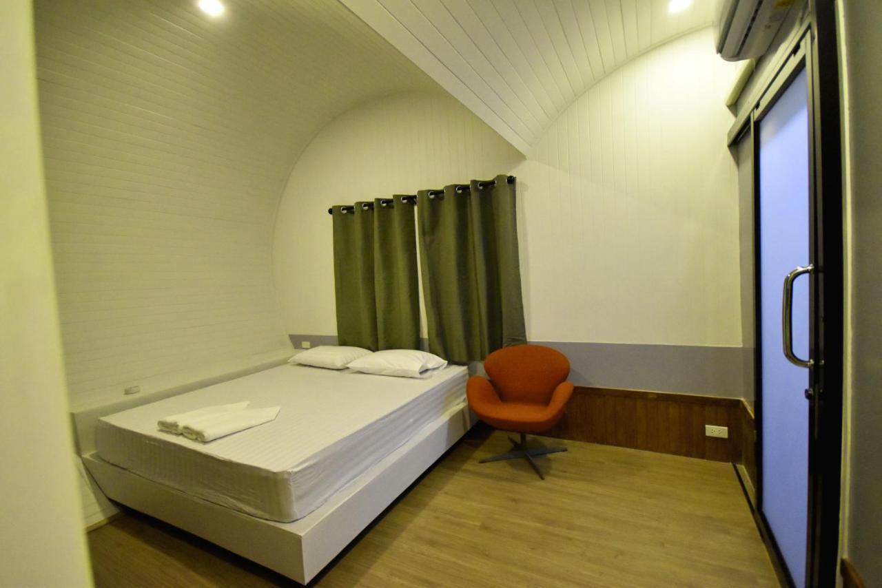Tiny Hut Resort Bangkok Exterior photo