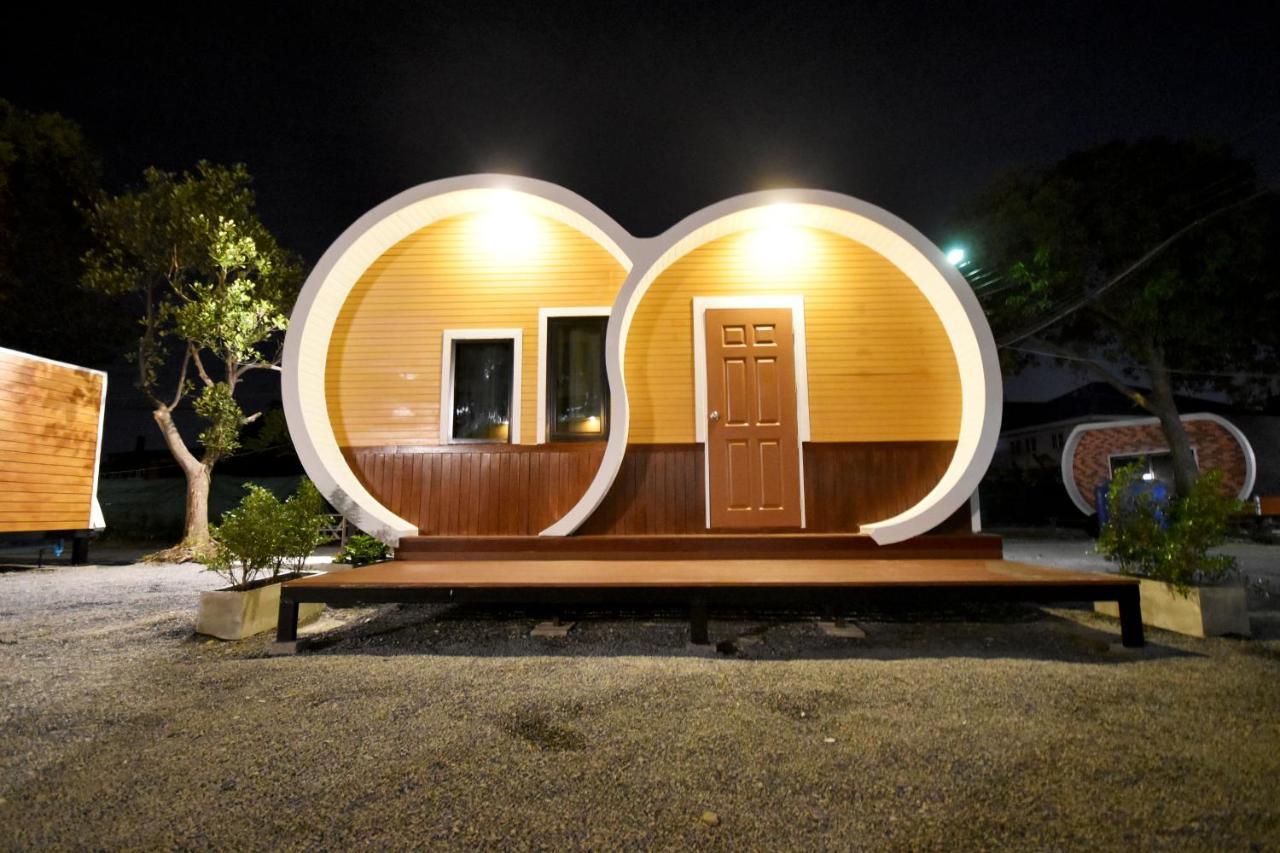 Tiny Hut Resort Bangkok Exterior photo